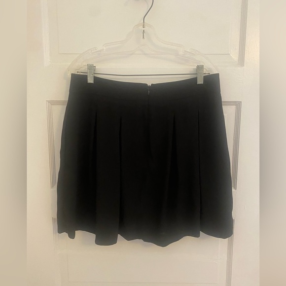 Banana Republic Black Mini Skirt Size 8 - Picture 3 of 3